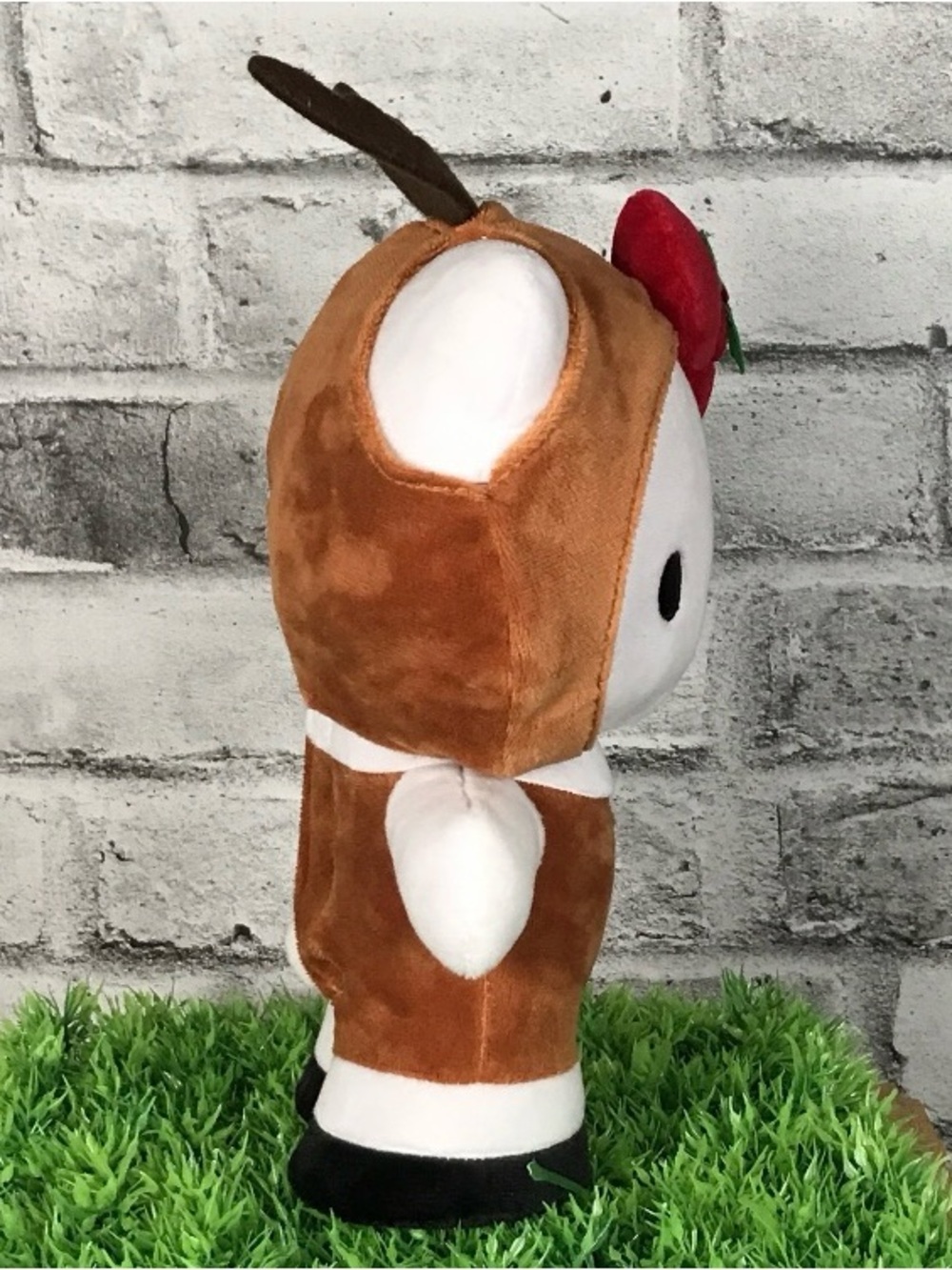 NWT. Hello Kitty 12” Reindeer Musical Animated Christmas Side Stepper Plush - Picture 4 of 9